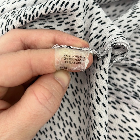 Vince Camuto Tulip Sleeve Blouse-Lilac w/ Black Spotted Pattern Women's sz. XS - Picture 8 of 11